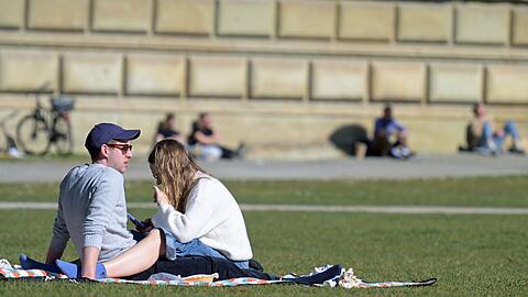 Es wird heute sonnig in Bayern. (Archivbild)