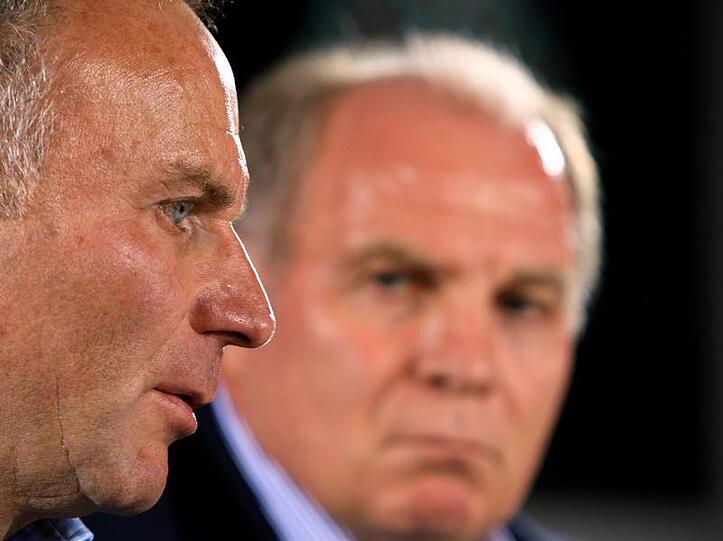 Sichtlich misslaunig: Die Bayern-Bosse Karl-Heinz Rummenigge und Uli Hoeneß.