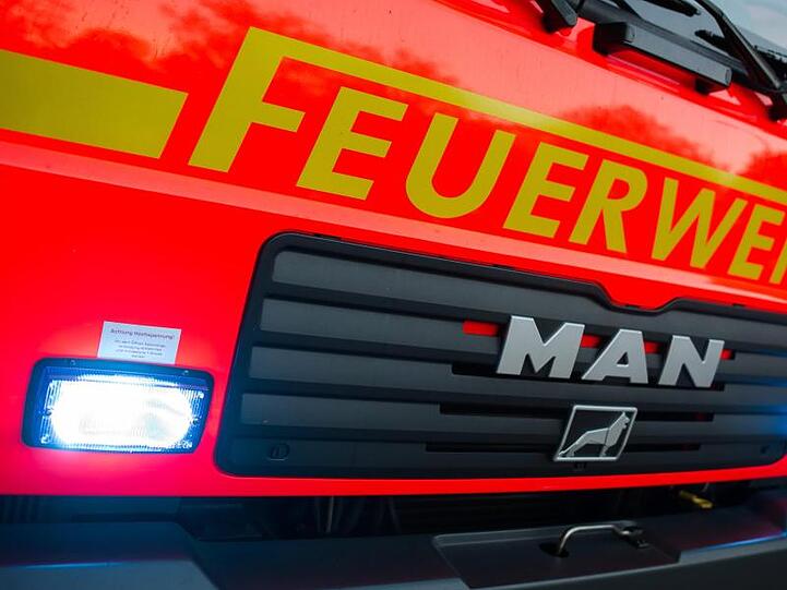 Ein Fahrzeug der Feuerwehr. Foto: Daniel Bockwoldt/Archiv