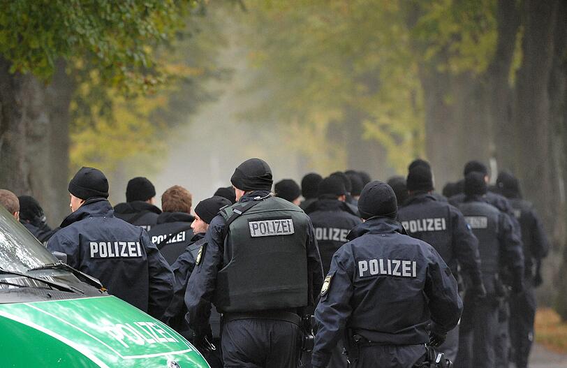 Bei einem Routineeinsatz ist der Polizist erschossen worden.