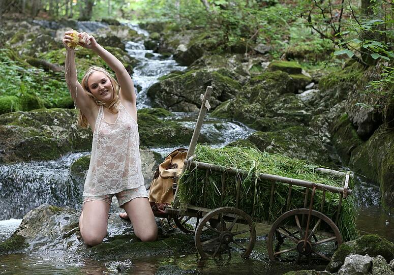 Am bayerischen Spitzingsee präsentierten sich die Models für den Bauernkalender sexy wie eh und je - hier sehen Sie die besten Bilder des Shootings.