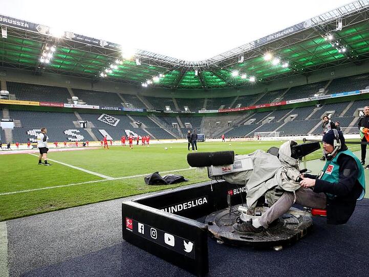 Die DFL will die künftige Verteilung der Medienerlöse in drei Regionalkonferenzen mit den 36 Erst- und Zweitliga-Clubs beraten.