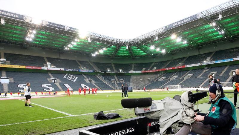 Die DFL will die künftige Verteilung der Medienerlöse in drei Regionalkonferenzen mit den 36 Erst- und Zweitliga-Clubs beraten. Die DFL will die künftige Verteilung der Medienerlöse in drei Regionalkonferenzen mit den 36 Erst- und Zweitliga-Clubs beraten.