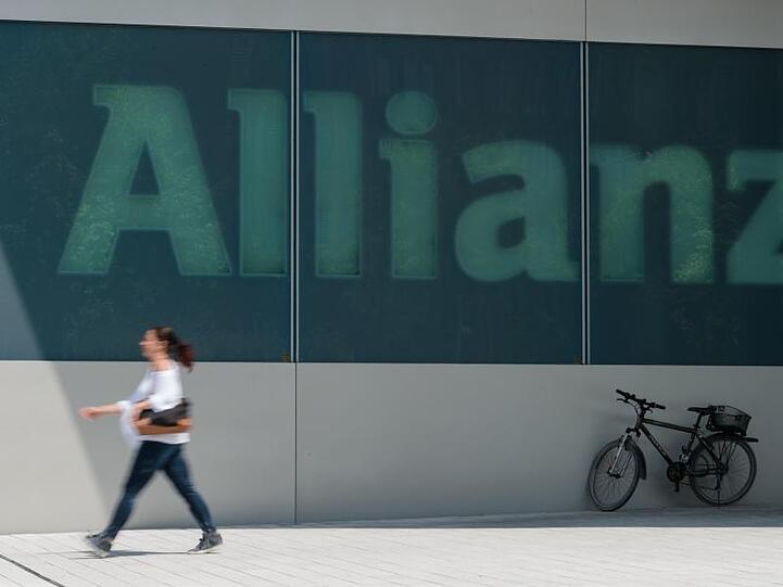 Allianz-Chef Bäte sieht die Allianz "auf einem guten Weg", in diesem Jahr wie geplant einen operativen Gewinn zwischen 11 und 12 Milliarden Euro zu erreichen