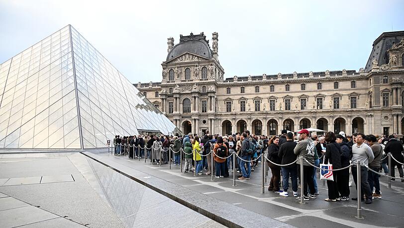 Der Louvre wurde nach dem Einbruch für Besucher geschlossen.