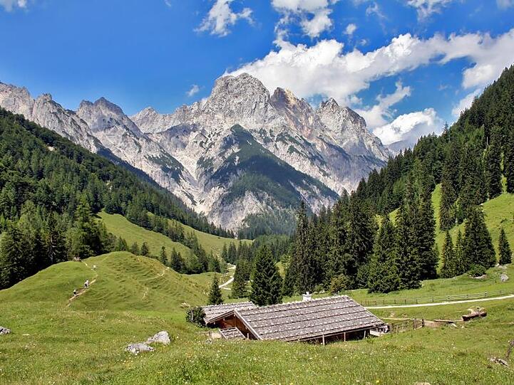 Bergpanorama bei der Bindalm im Nationalpark Berchtesgaden.