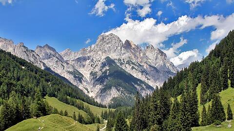 Bergpanorama bei der Bindalm im Nationalpark Berchtesgaden.