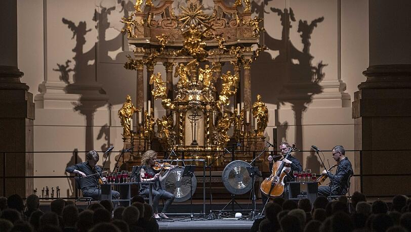 Das Quartett Meta4 spielt George Crumb in der Kollegienkirche.