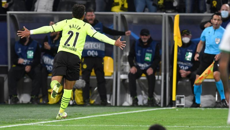 Donyell Malen bescherte Borussia Dortmund den Sieg gegen Sporting Lissabon. Donyell Malen bescherte Borussia Dortmund den Sieg gegen Sporting Lissabon.