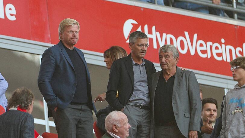 Oliver Kahn und Herbert Hainer mussten am Samstag Kritik der eigenen Fans über sich ergehen lassen. (Archivbild)