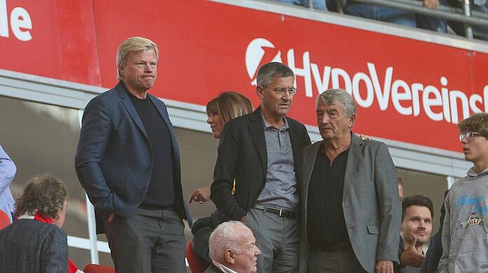 Oliver Kahn und Herbert Hainer mussten am Samstag Kritik der eigenen Fans über sich ergehen lassen. (Archivbild)