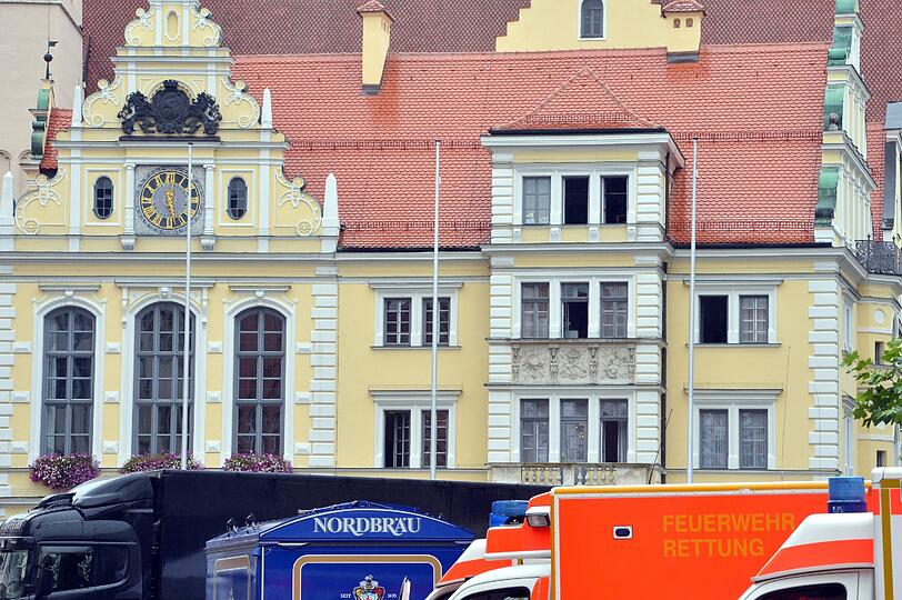 Geiselnahme in Ingolstadt. Das SEK ist vor Ort. Die Bilder vom Rathaus-Platz.