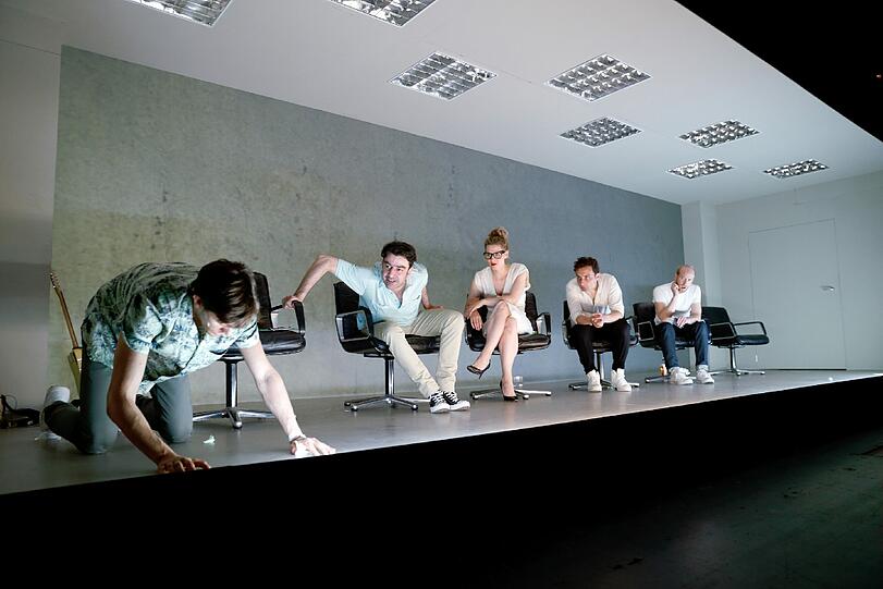 Szenen aus "Lehman Brothers. Aufstieg und Fall einer Dynastie" im Residenztheater.
