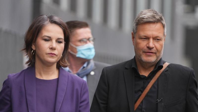 Grünen-Doppelspitze Annalena Baerbock und Robert Habeck einen Tag nach der Bundestagswahl. Ihre Partei erörtert nun den weiteren Kurs in den Beratungen über eine Regierungsbildung.