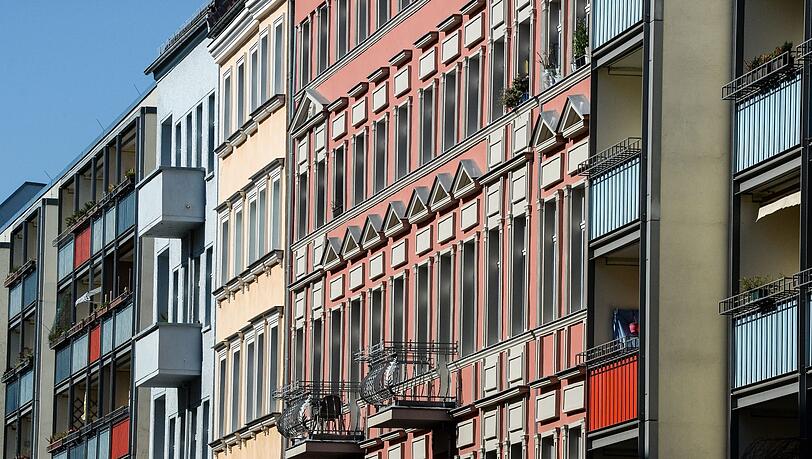 Der Deutsche Mieterbund informiert am 29. Juni über die gestiegene Belastung von Mieterinnen und Mietern durch Wohn- und Energiekosten.