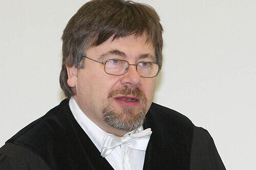 Amtsrichter Volkmar Kanz will den verzwickten Fall bis zum Urteil vor Ort klären.