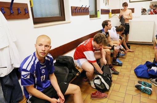 Hier riecht&rsquo;s nach Niederlagen: Die Kabine des SC München Süd II, dem schlechtesten Team Münchens.