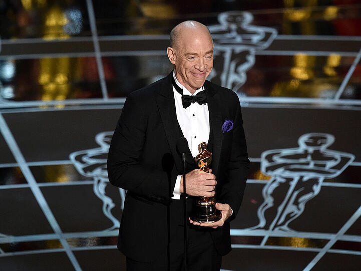 Als erster Gewinner des Abends holte sich J. K. Simmons für seine Nebenrolle in "Whiplash" einen Goldjungen ab