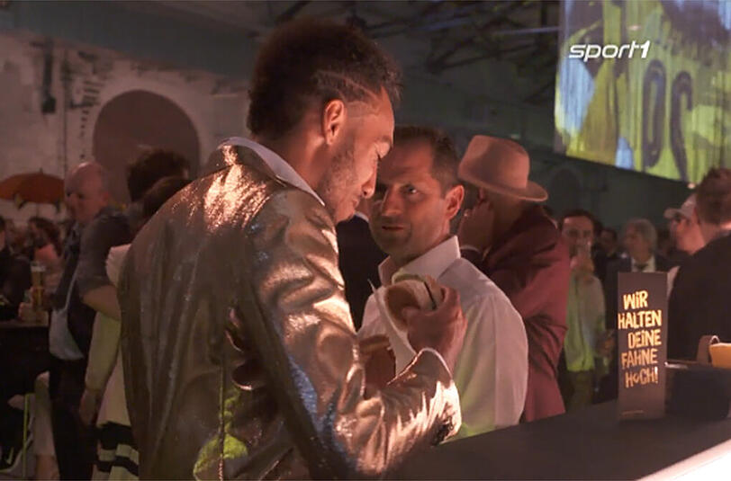 Kurios-dubioser Auftritt beim offiziellen BVB-Bankett nach der Niederlage im Pokalfinale: Pierre-Emerick Aubameyang.