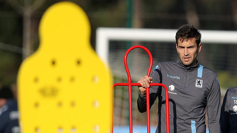 Sie rackerten und ackerten: Unter den kritischen Blicken ihres Trainers Vitor Pereira waren die Löwen-Profis auch am Samstag voll bei der Sache. Simon und Ribamar schnüren im Trainingslager in Troia immer noch ein Extra-Päckchen.
