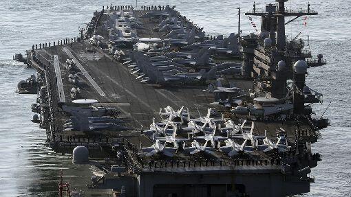 Der US-Flugzeugträger USS Carl Vinson (CVN-70).