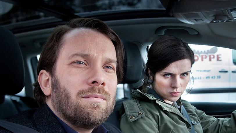 Kommissar Lessing (Christian Ulmen) und Kollegin Kira Dorn (Nora Tschirner) im Einsatz Kommissar Lessing (Christian Ulmen) und Kollegin Kira Dorn (Nora Tschirner) im Einsatz
