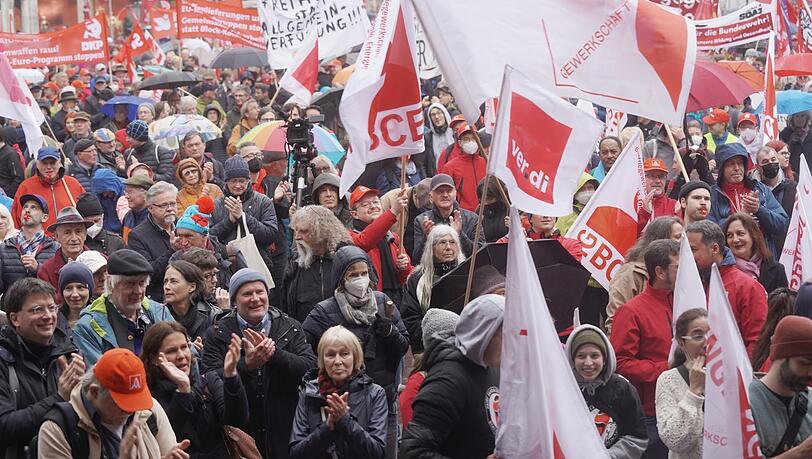 An der Demo der Gewerkschaften zum 1. Mai beteiligten sich rund 4.000 Menschen.