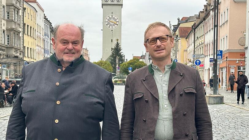 Der Bund Bairische Sprache hat einen neuen Vorsitzenden: Niklas Hilber (rechts) hat das Amt von seinem Vorgänger Sepp Obermeier übernommen. Der ist jetzt Ehrenvorsitzender.
