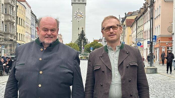 Der Bund Bairische Sprache hat einen neuen Vorsitzenden: Niklas Hilber (rechts) hat das Amt von seinem Vorgänger Sepp Obermeier übernommen. Der ist jetzt Ehrenvorsitzender.