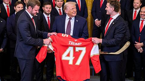Donald Trump gilt als gro&szlig;er Eishockey-Fan. Am Wochenende k&ouml;nnte er zum Finale in Mailand anreisen.