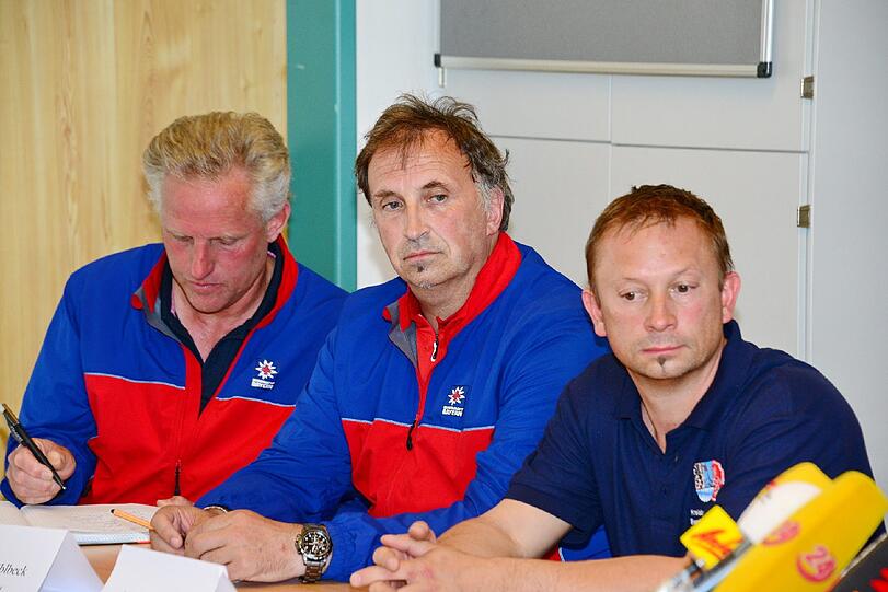 (L-R): Stefan Schneider von der Bergwacht Chiemgau, Thomas Küblböck, Leiter der Bergrettung Chiemgau und Anton Brandner, von der Feuerwehr Berchtesgaden