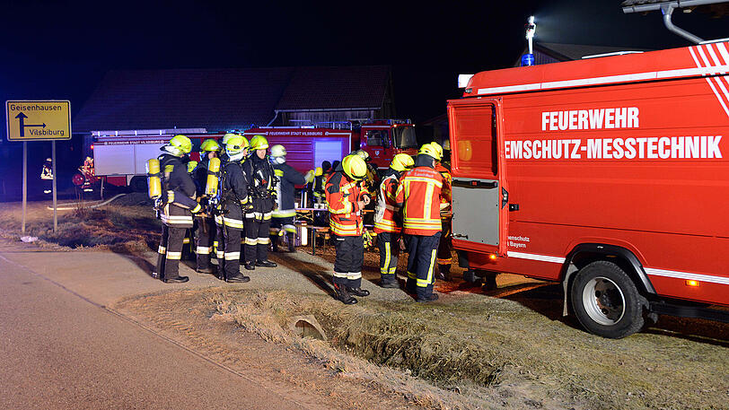 In einem Einfamilienhaus in Geisenhausen brach am Samstagmorgen ein Feuer aus.