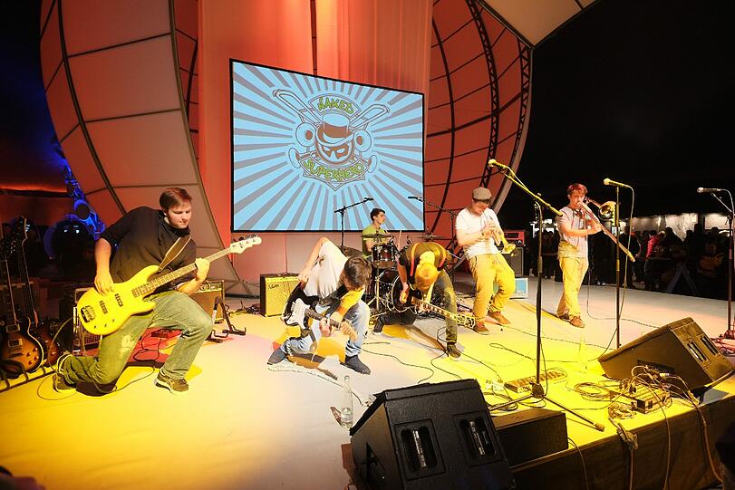 Für bezahlbare Übungsräume setzt sich die Neuhauser Band "Naked Superhero" ein.