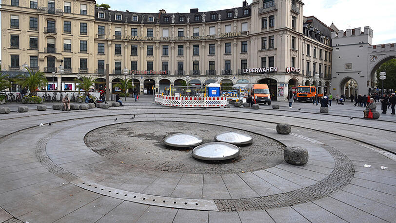 Ältere Bilder von der Stachus-Baustelle. Sie wird wahrscheinlich den ganzen Sommer über dauern.