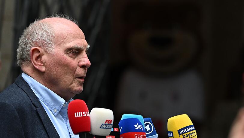 Uli Hoene&szlig; wundert sich &uuml;ber die Kommunikation &uuml;ber das WM-Tor.