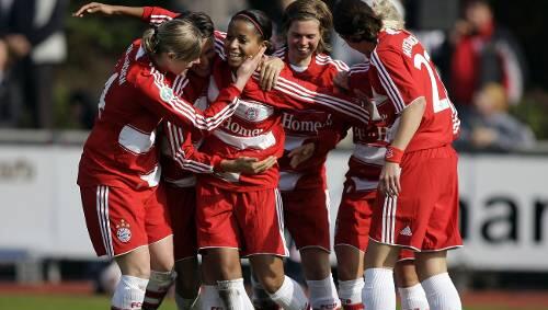 Starten gegen Leverkusen in die Saison: Die Frauen des FC Bayern. Starten gegen Leverkusen in die Saison: Die Frauen des FC Bayern.
