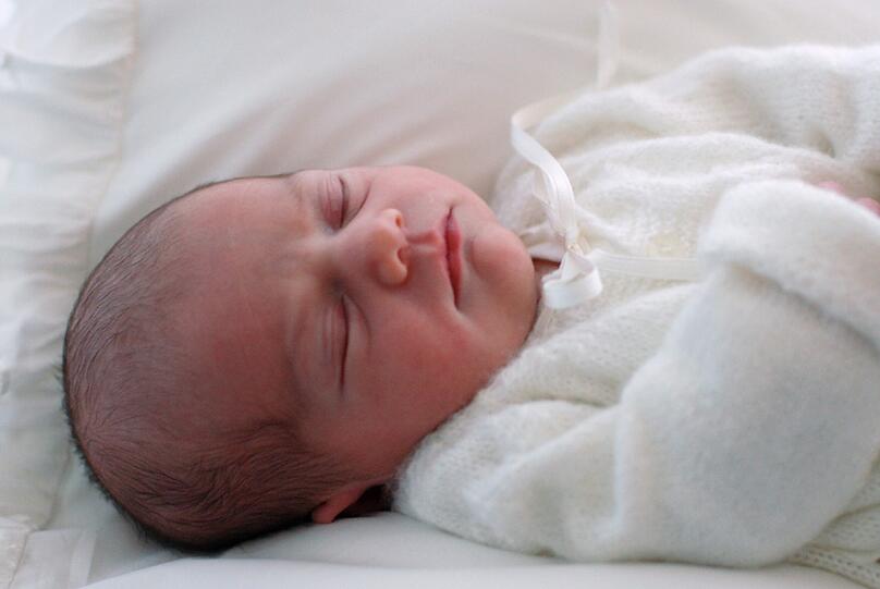 Hallo, kleine Estelle! Ganz Schweden ist verzückt von Victorias Baby. Hier gibt's die ersten richtigen Fotos!