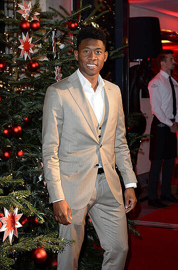 David Alaba kam im eleganten Dreiteiler.