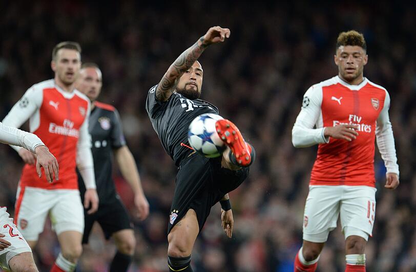 ARTURO VIDAL: NOTE 3 - Suchte immer wieder den Weg in den Strafraum, wollte das Achtelfinale  
höhstpersönlich entscheiden. Ließ Arsenal jedoch im Mittelfeld zu sehr  
aufkommen, setzte dann zur Signal-Grätsche an. Ein Zeichen! Erhöhte  
per lässigem Chip auf 4:1.