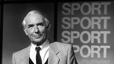 "Mr. Sportschau" ist tot: ARD-Sportmoderator Ernst Huberty in einer Sportschau-Sendung im Januar 1983.