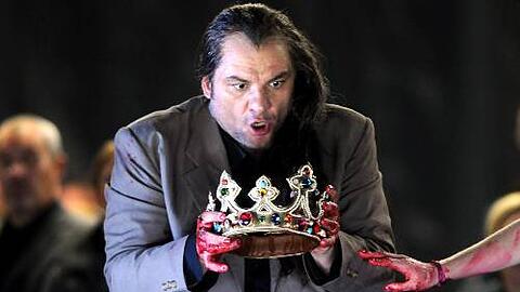 Griff nach der Macht: Željko Luèiæ als Macbeth in der ersten Premiere des neuen Staatsopern-Chefs Klaus Bachler.