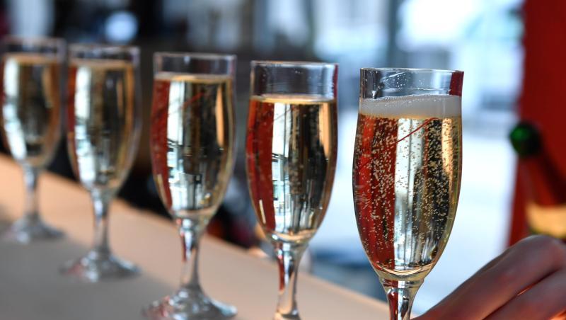 Dieses Silvester wird wohl oder übel daheim gefeiert. Dieses Silvester wird wohl oder übel daheim gefeiert.