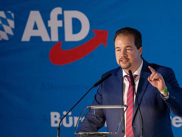 Martin Sichert, Landesvorsitzender der AfD in Bayern, spricht beim bayerischen Landesparteitag. Foto: Daniel Karmann