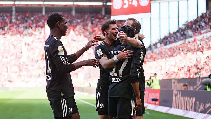 Der FC Bayern jubelte nach dem 4:3 durch Harry Kane.