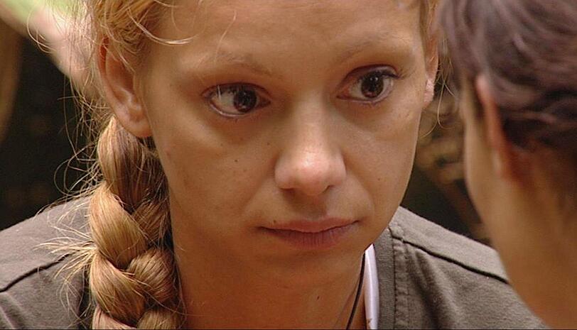 Das war Tag 9: Ramona und Daniel müssen gehen, Rocco und Kim kommen sich im Pool näher und Brigitte und Ailton absolvieren die Prüfung erfolgreich - die besten Bilder aus dem Dschungel.