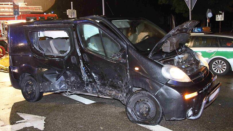 Mühldorf am Inn: Bei einem Verkehrsunfall wurden sechs Personen verletzt.