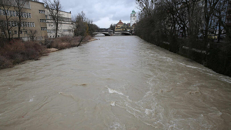 Bilder vom stürmischen Dienstag in München. Mittlerweile hat der Deutsche Wetterdienst die Unwetterwarnung aufgehoben.