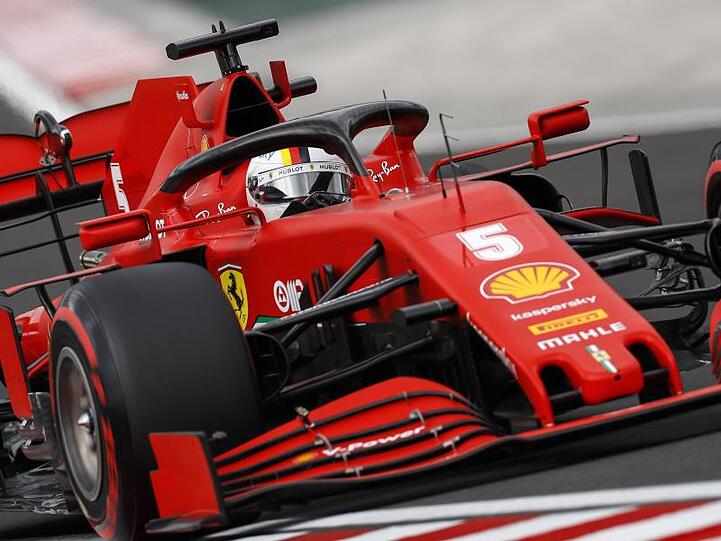 Sebastian Vettel vom Team Ferrari lenkt sein Auto während des Qualifyings auf der Hungaroring-Rennstrecke.