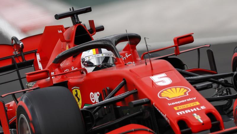 Sebastian Vettel vom Team Ferrari lenkt sein Auto während des Qualifyings auf der Hungaroring-Rennstrecke. Sebastian Vettel vom Team Ferrari lenkt sein Auto während des Qualifyings auf der Hungaroring-Rennstrecke.