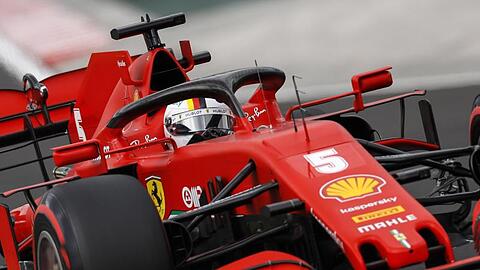 Sebastian Vettel vom Team Ferrari lenkt sein Auto während des Qualifyings auf der Hungaroring-Rennstrecke.